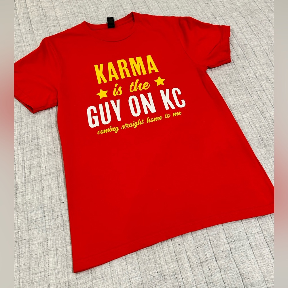 Karma is the Guy on the KC tee Sz Small
